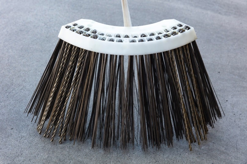 KOR-Brushes-26 x 13lb Claw Gutter Broom-1